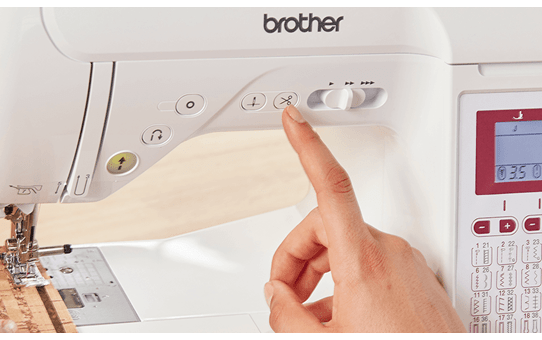 Start/stop toets voor het naaien zonder voetpedaal
